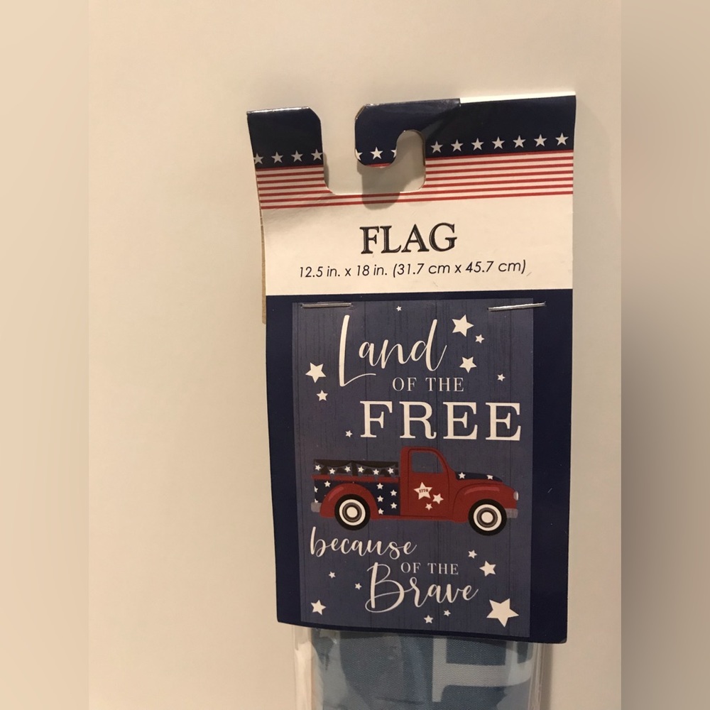2 Pcs Set Outdoor Flags NWT - Picture 2 of 3